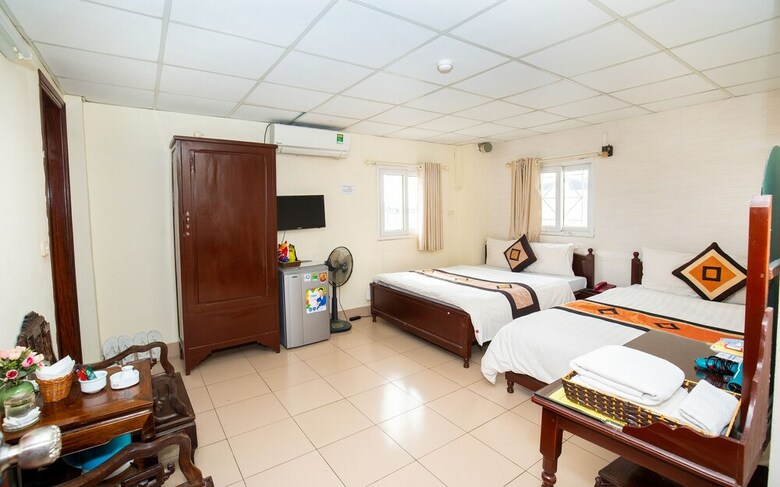 Ho Sen Xanh Hotel