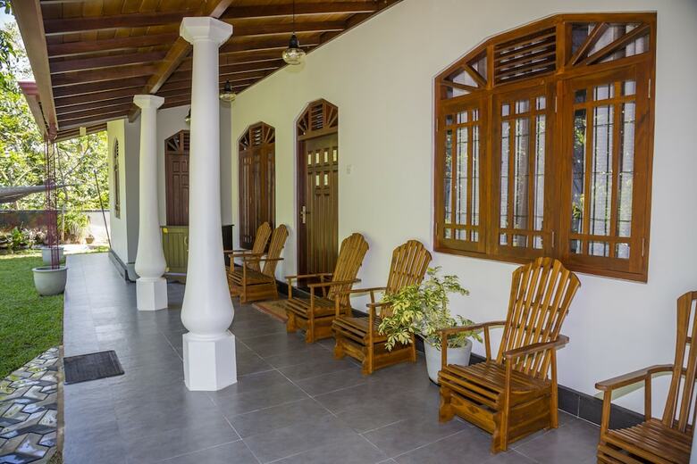 Hotel Nenasilu- Sri Lankan Villa