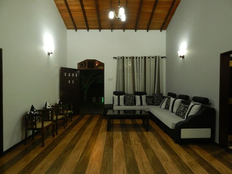 Hotel Nenasilu- Sri Lankan Villa