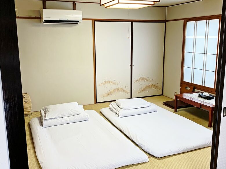 Hotel Guesthouse 017(Reina)