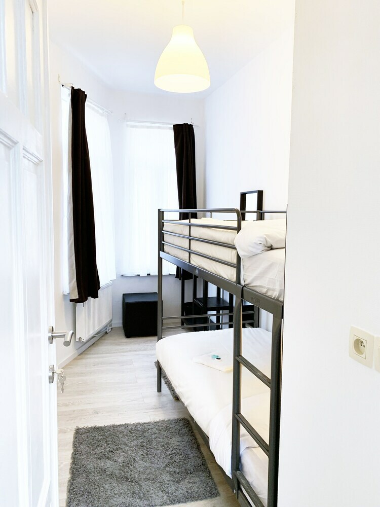 Hotel The Hive Rooms