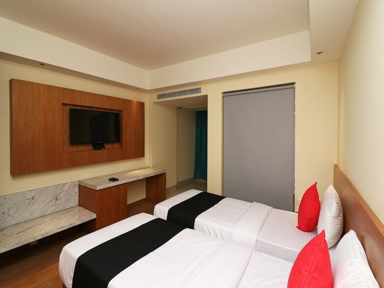 Hotel The Orion Plaza