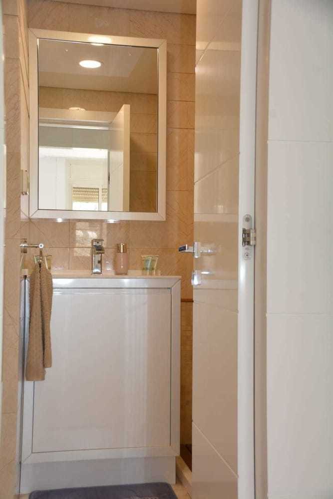 Apartamento Renovated White 3bd Next To Beach - Pool