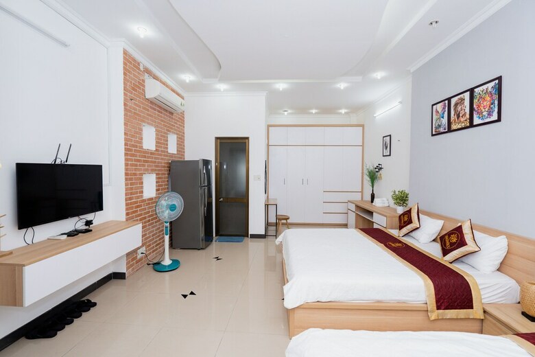 Hotel Shjmily House