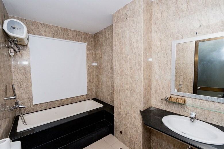 Hotel Shjmily House