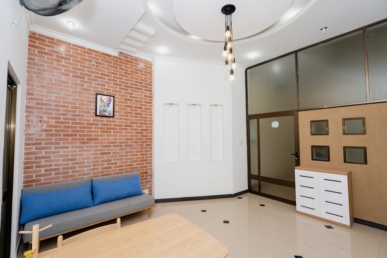 Hotel Shjmily House