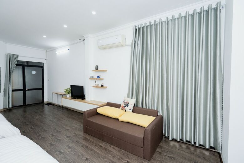 Hotel Shjmily House