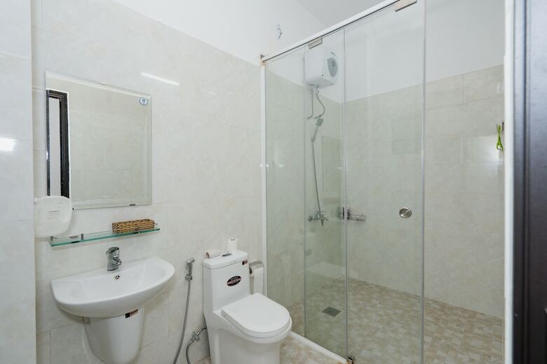 Hotel Shjmily House