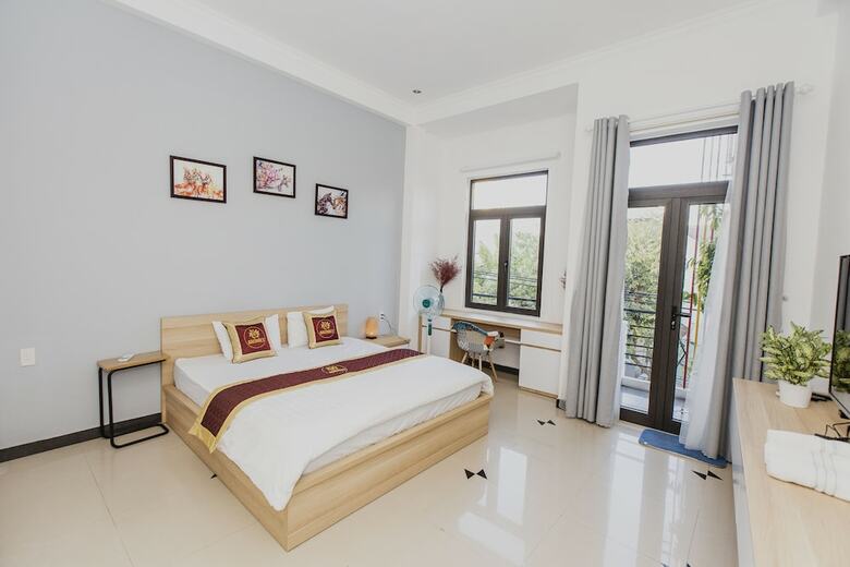 Hotel Shjmily House