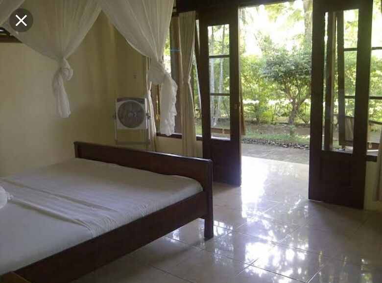 Hotel Romeo Beachfront Bungalow