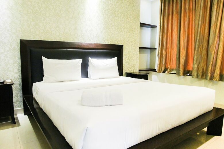 Modern Design 3br Hampton's Park Apartment Near Cilandak