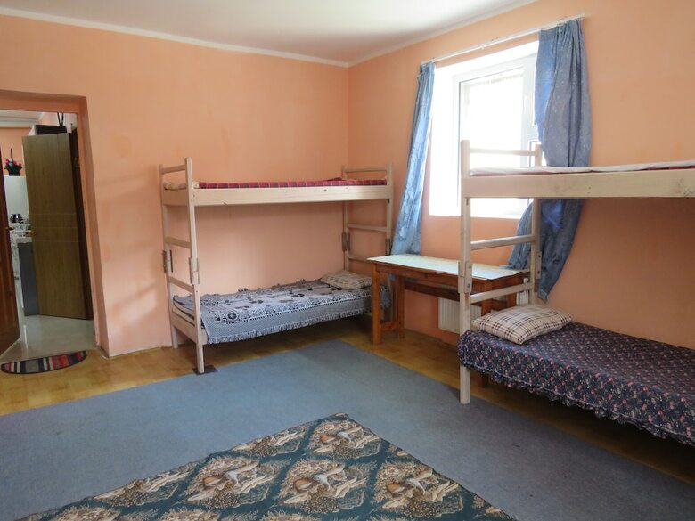 Hostal Town Yard Guesthouse And Tour