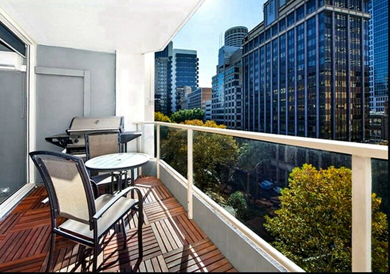 Sydney Cbd 2 Bedroom Apartment With Balcony