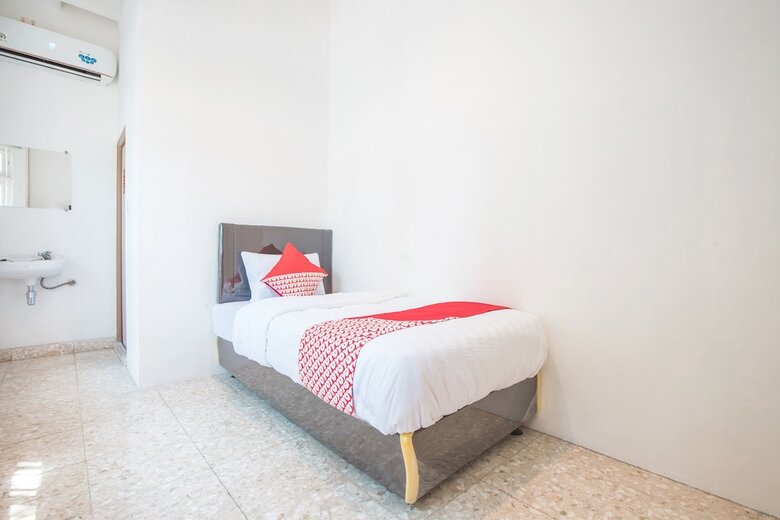 Hostal Oyo 332 Residence G17