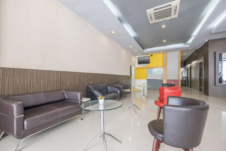 Hostal Oyo 317 New Legend Hotel
