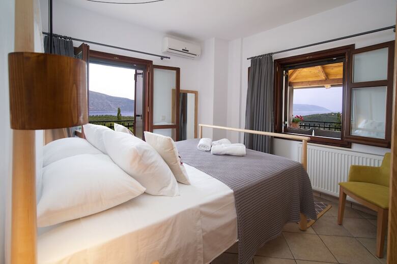 Hostal Tettix Summer House
