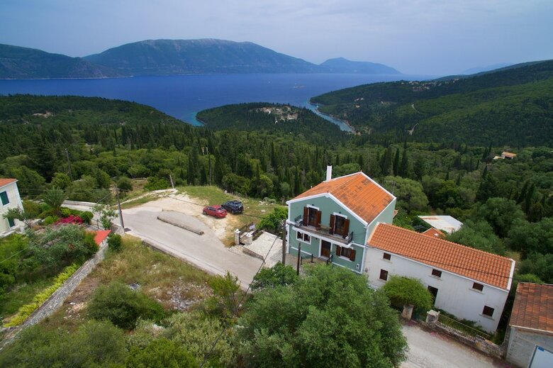 Hostal Tettix Summer House