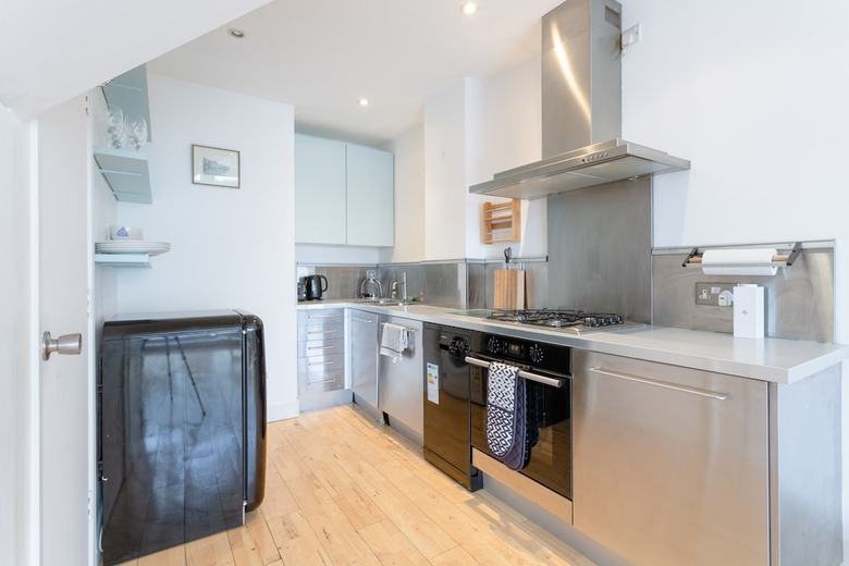 Lovely 2 Bedroom Apartment In Saint John's Hill