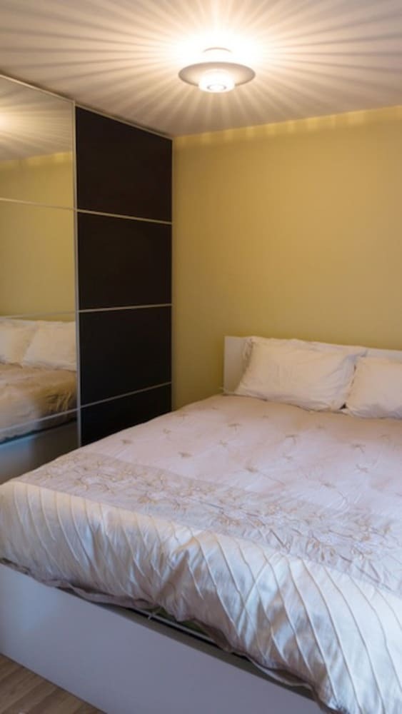 Homely 2 Bedroom Apartment In Bow