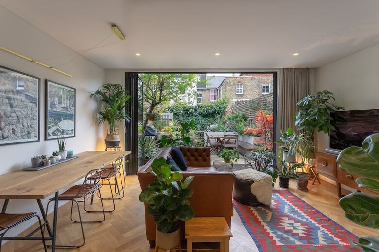 Modern 2 Bedroom Garden Apartment In West Hampstead