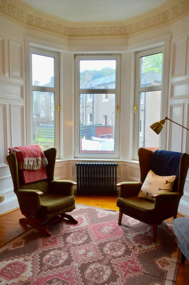 Spacious 2 Bedroom Apartment Near Holyrood Park