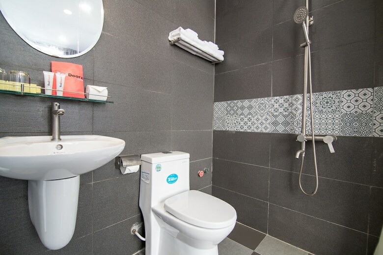 Hotel Reddoorz Plus Near Hoang Van Thu Park 2