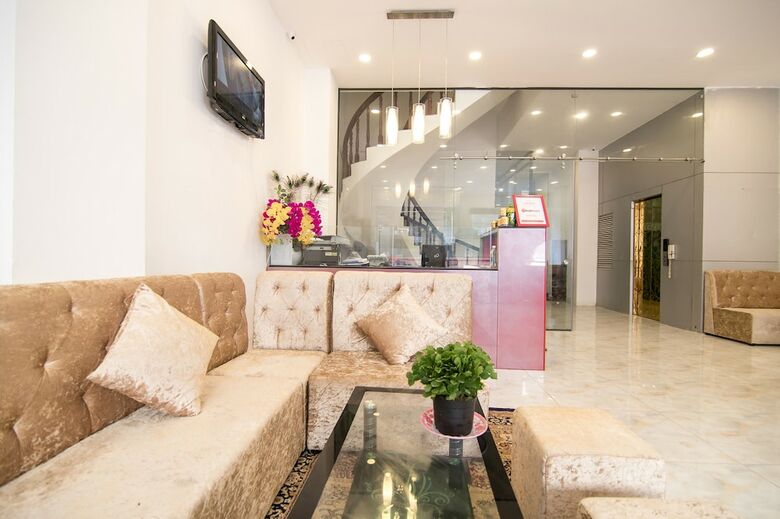 Hotel Reddoorz Plus Near Hoang Van Thu Park 2