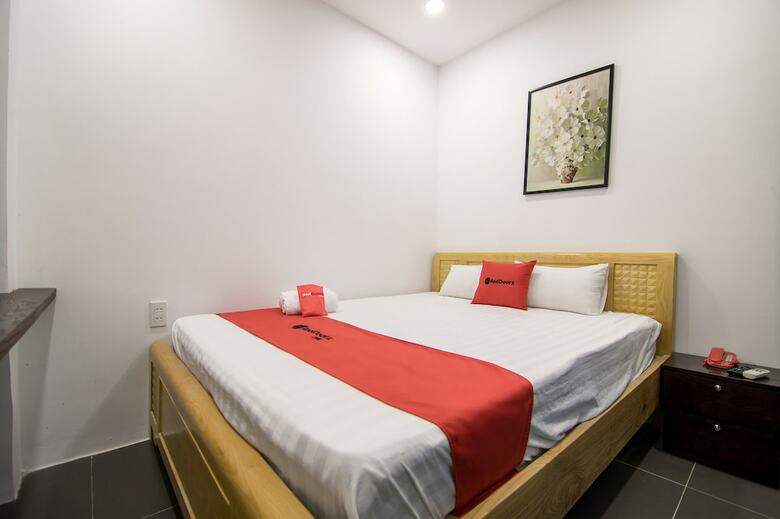 Hotel Reddoorz Plus Near Hoang Van Thu Park 2