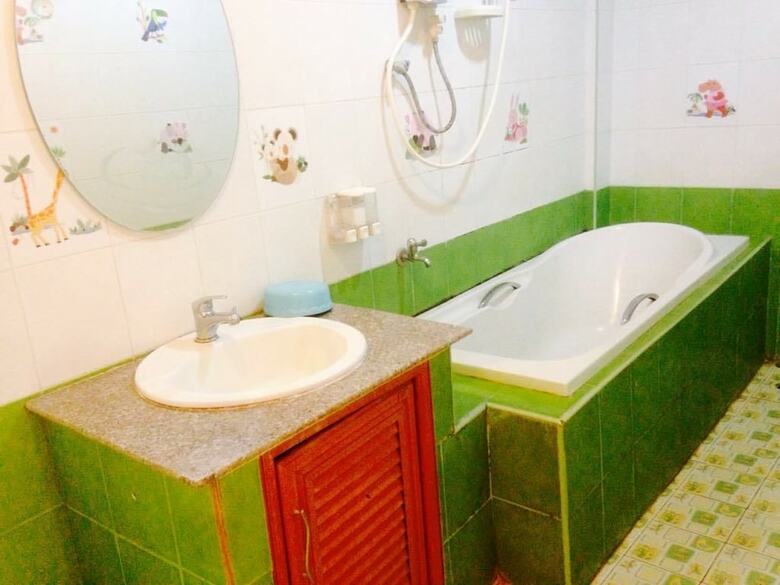 Nakhonesack Hotel III
