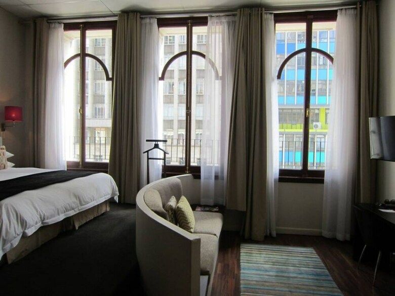 Studio Apartment With Roof Top View