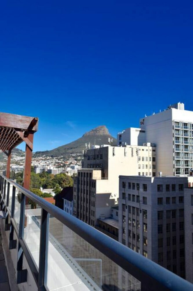 Studio Apartment With Roof Top View