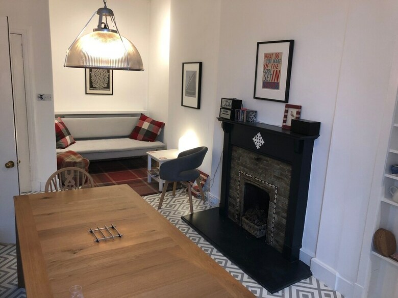 Traditional 3 Bedroom Tenement In Marchmont