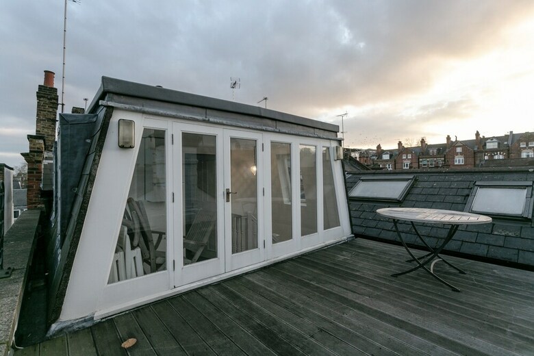 Home With Roof Terrace Hampstead Village