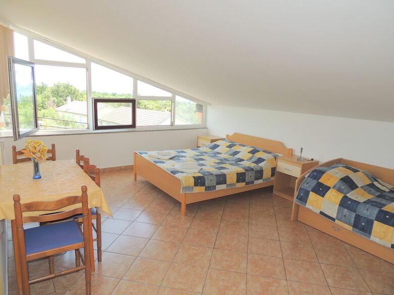Hotel Apartment And Rooms Brzac