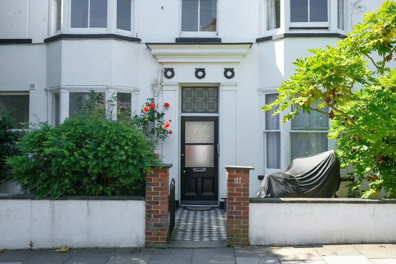 2 Bedroom Central Brighton Apartment