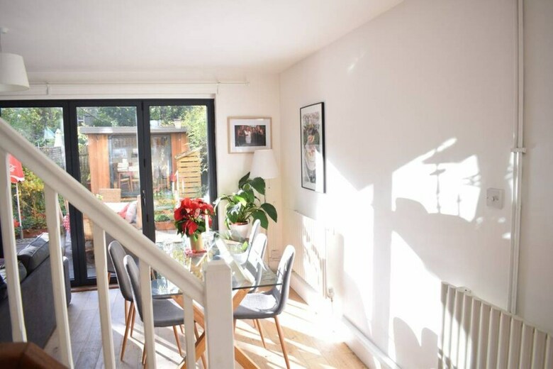 3 Bedroom House With Garden In Brixton