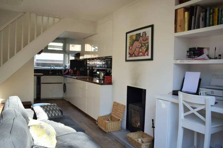 3 Bedroom House With Garden In Brixton