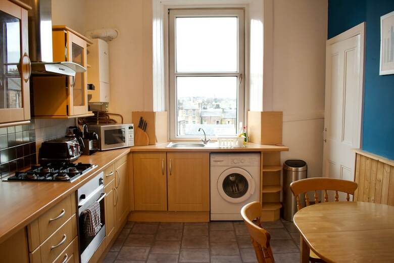 1 Bedroom Apartment In Newington