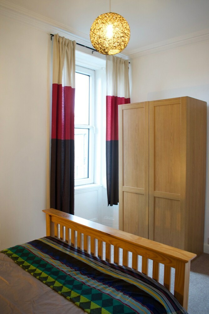 1 Bedroom Apartment In Newington