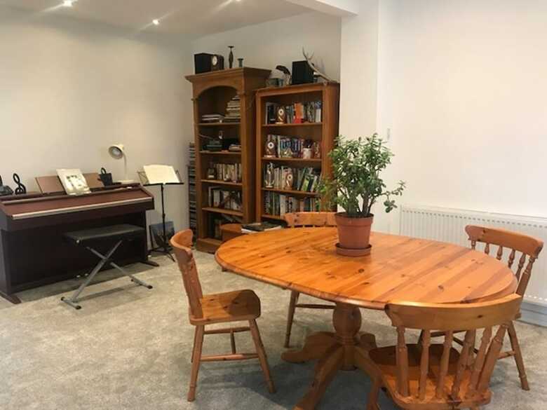 Beautiful Braemore Home In Cramond