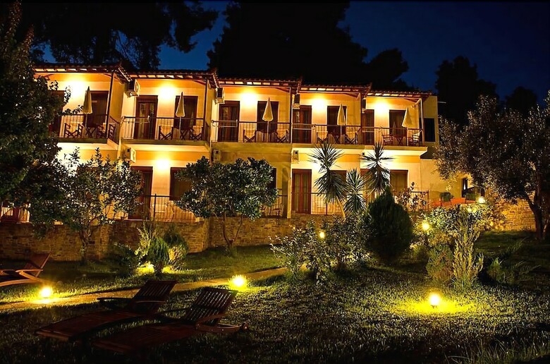 Hotel Pine Trees