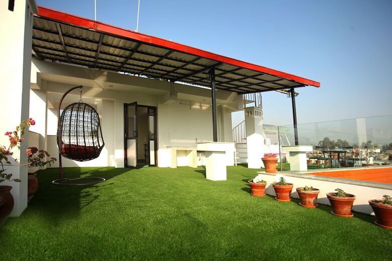 Aparthotel Devi's Suites