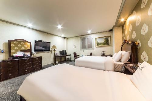 Ed Hotel