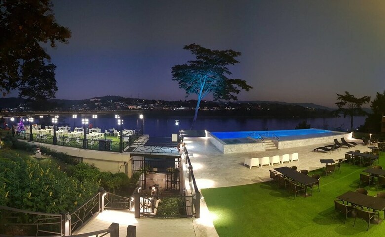 Chiangkhong Teak Garden Riverfront Hotel