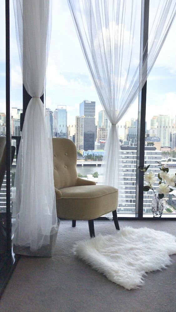 Cozy Apartment With Riverside Views