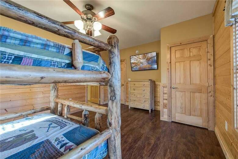 Hickory Hollow Lodge - Eight Bedroom Cabin
