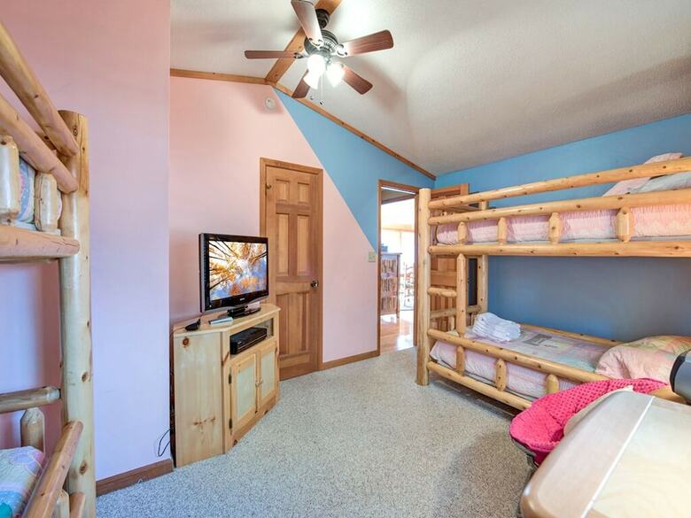 Resting Bears - Three Bedroom Cabin