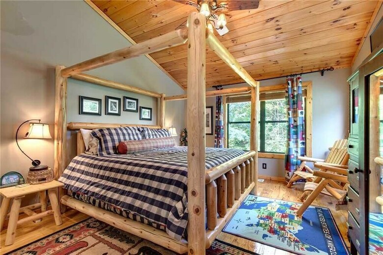 Stonebrook Lodge - Four Bedroom Cabin