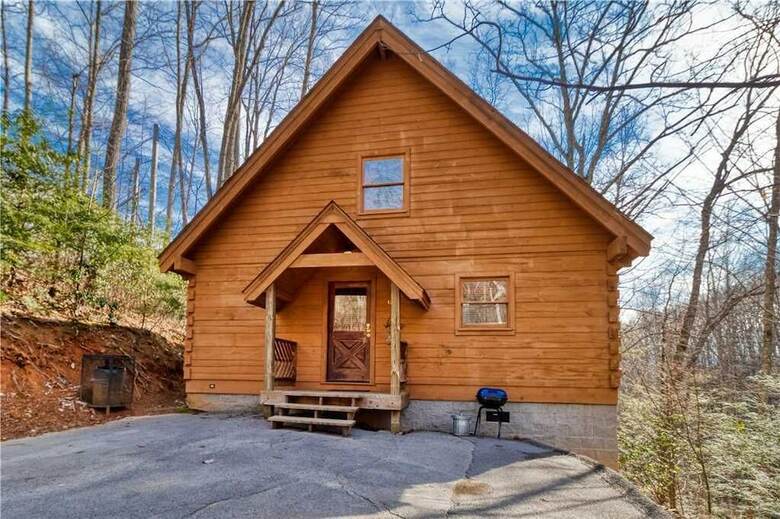 Above Ole Smokys Clouds - One Bedroom Cabin