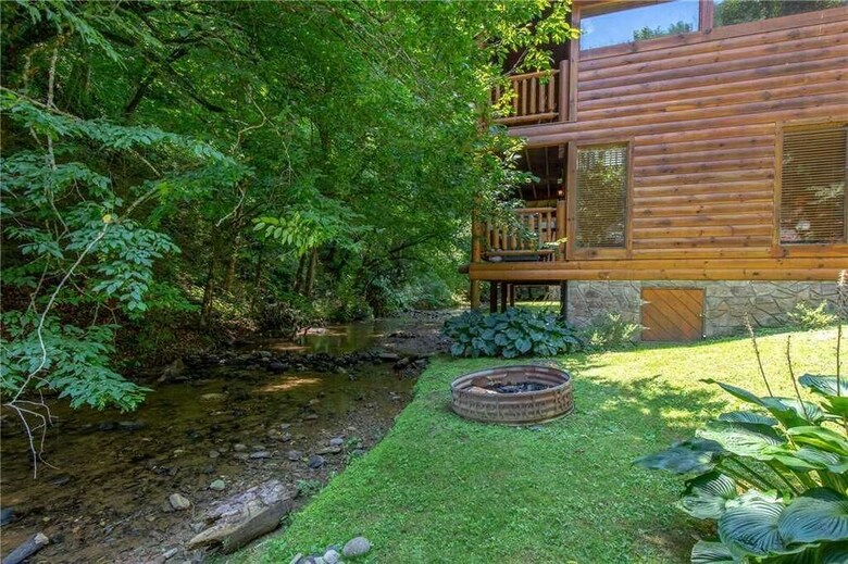 Creekside Romance - One Bedroom Cabin